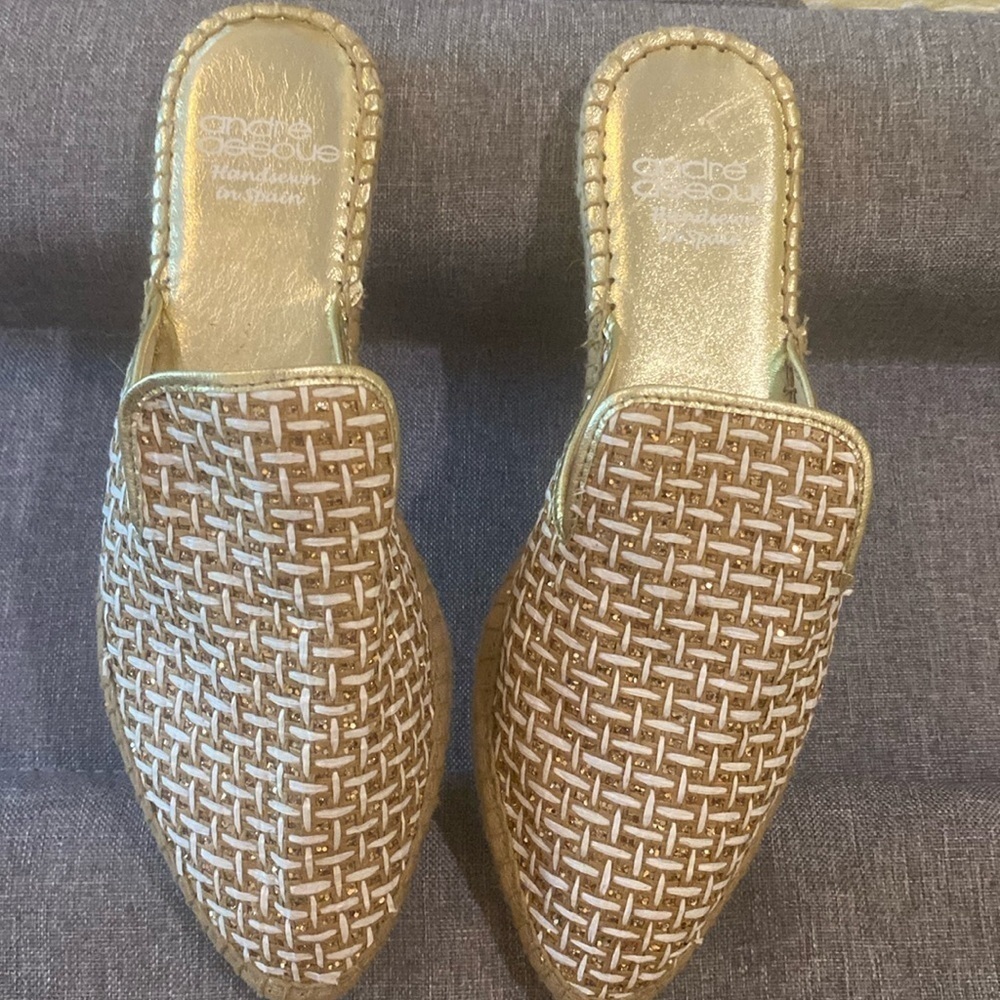 André Assous Womens Lucia Embroidered Closed Toe Mules size 39/8.5